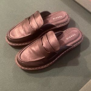 TORRID 9.5 black mule clog